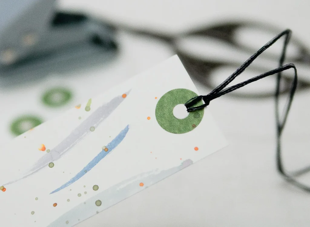 1穴パンチで穴を開ける