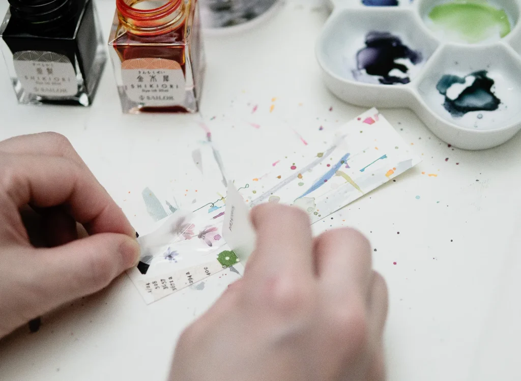 シールでデコレーションする