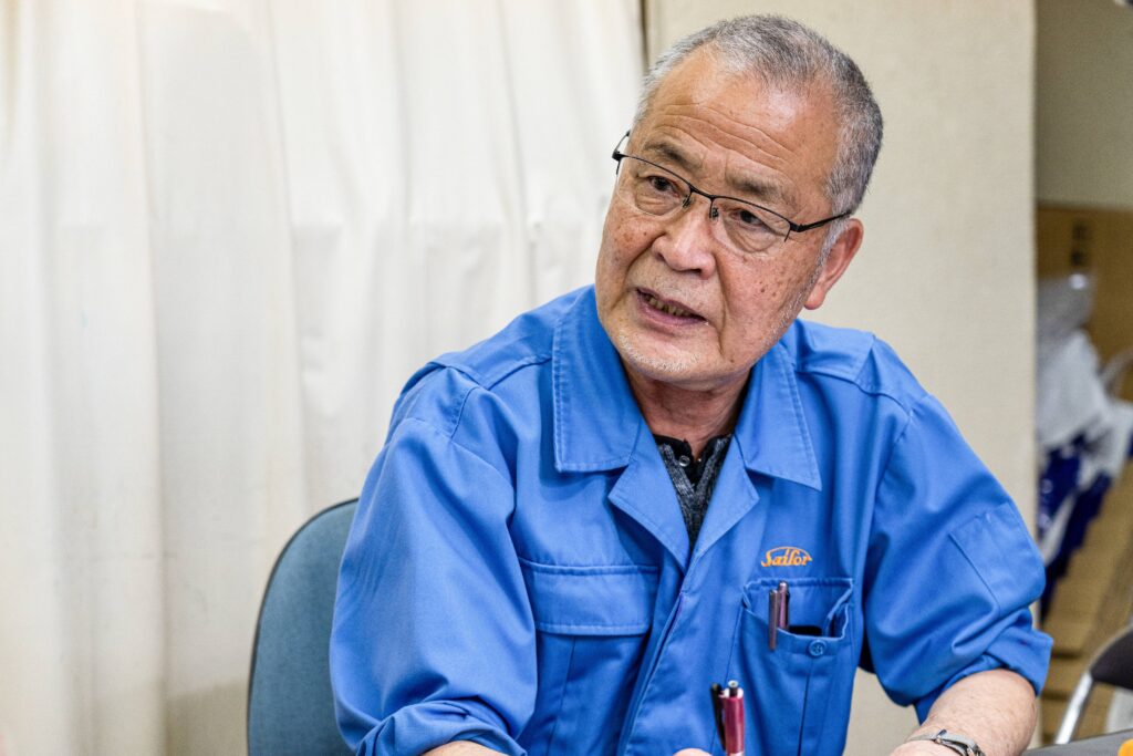 企画開発した万年筆について語る石丸さん