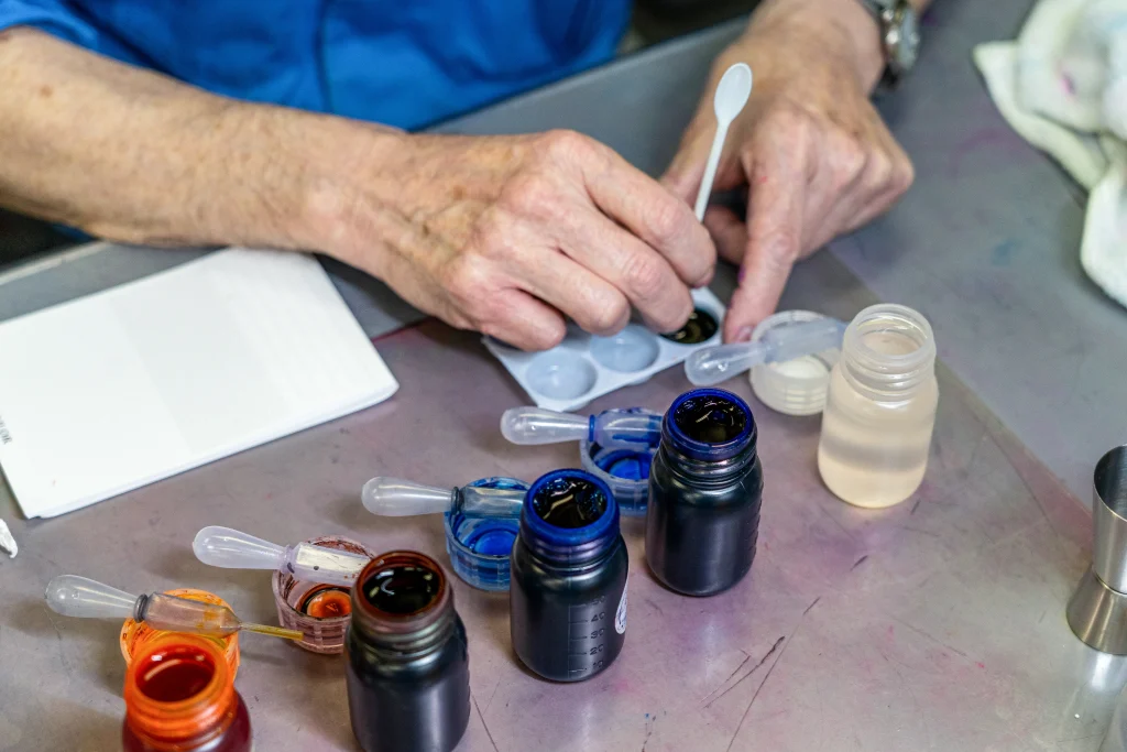 インクをブレンドする様子