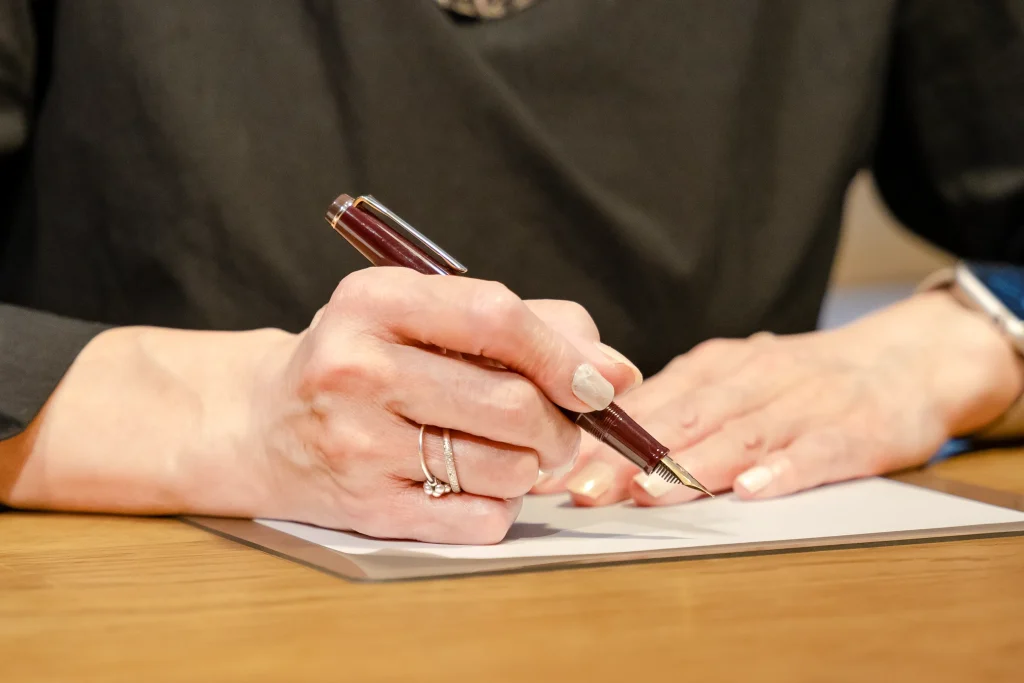 持ち方を教えてくれている利根川先生