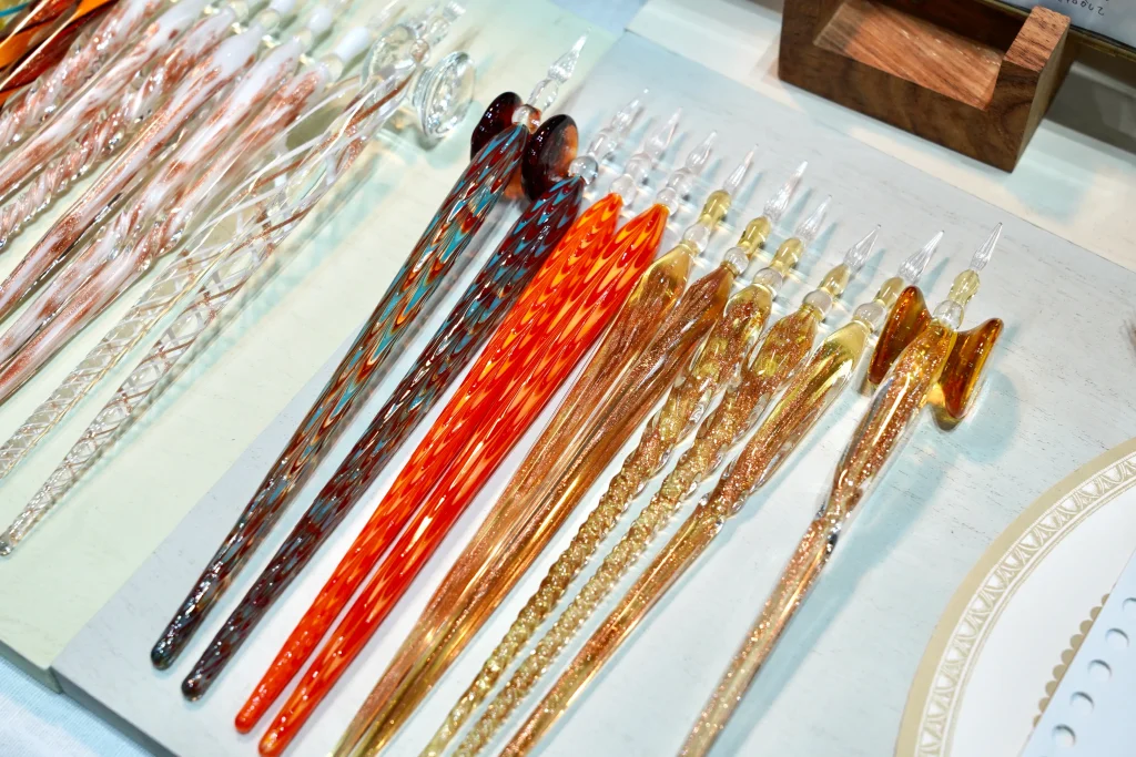 ブースに並ぶガラスペン①
