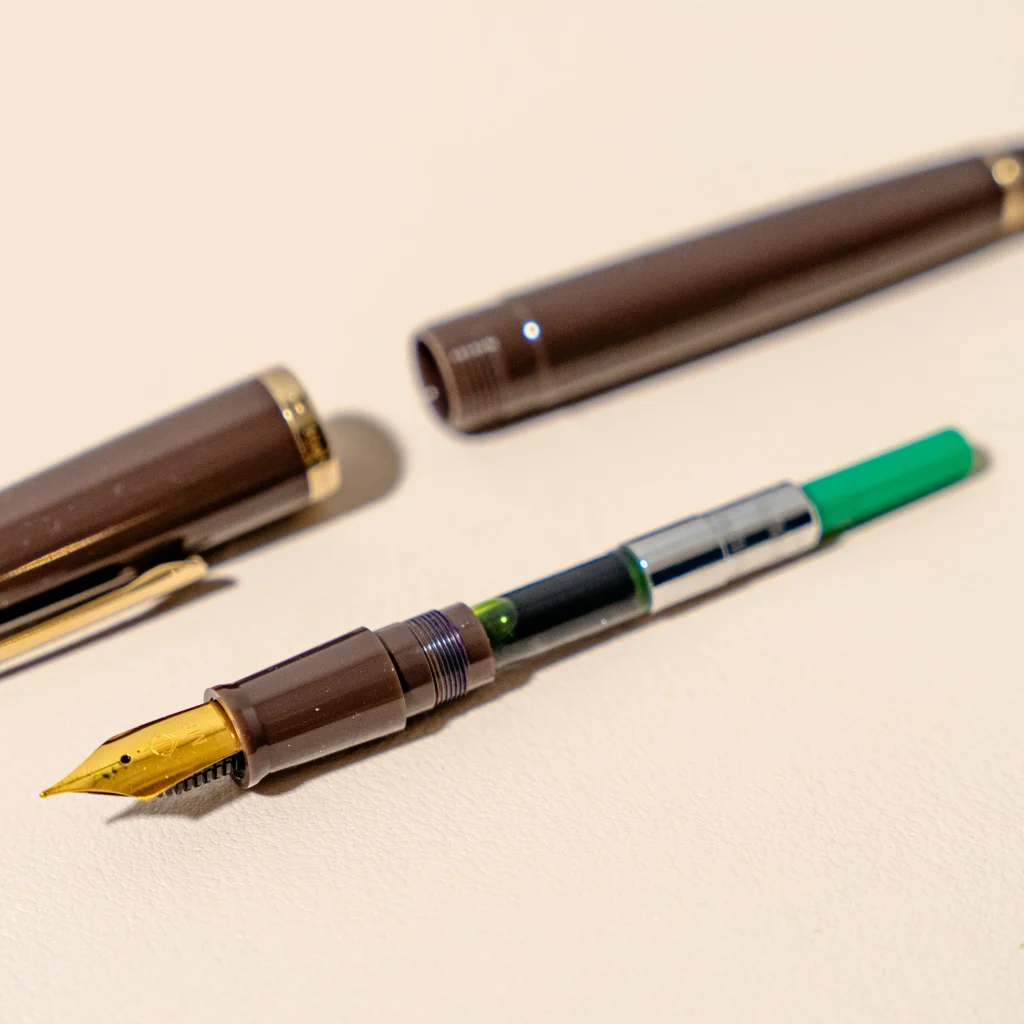 万年筆内部にインクが入っている様子