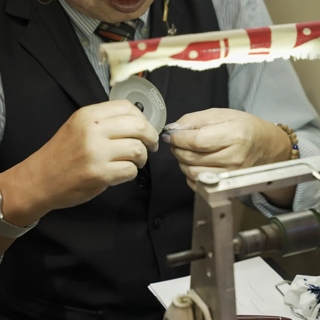 万年筆の研ぎ作業風景5