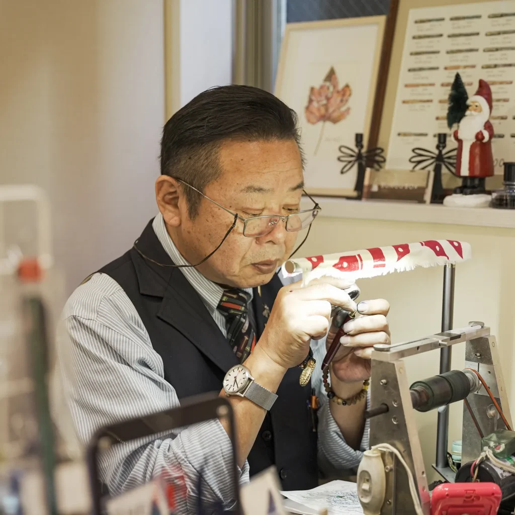 作業中の長原さん