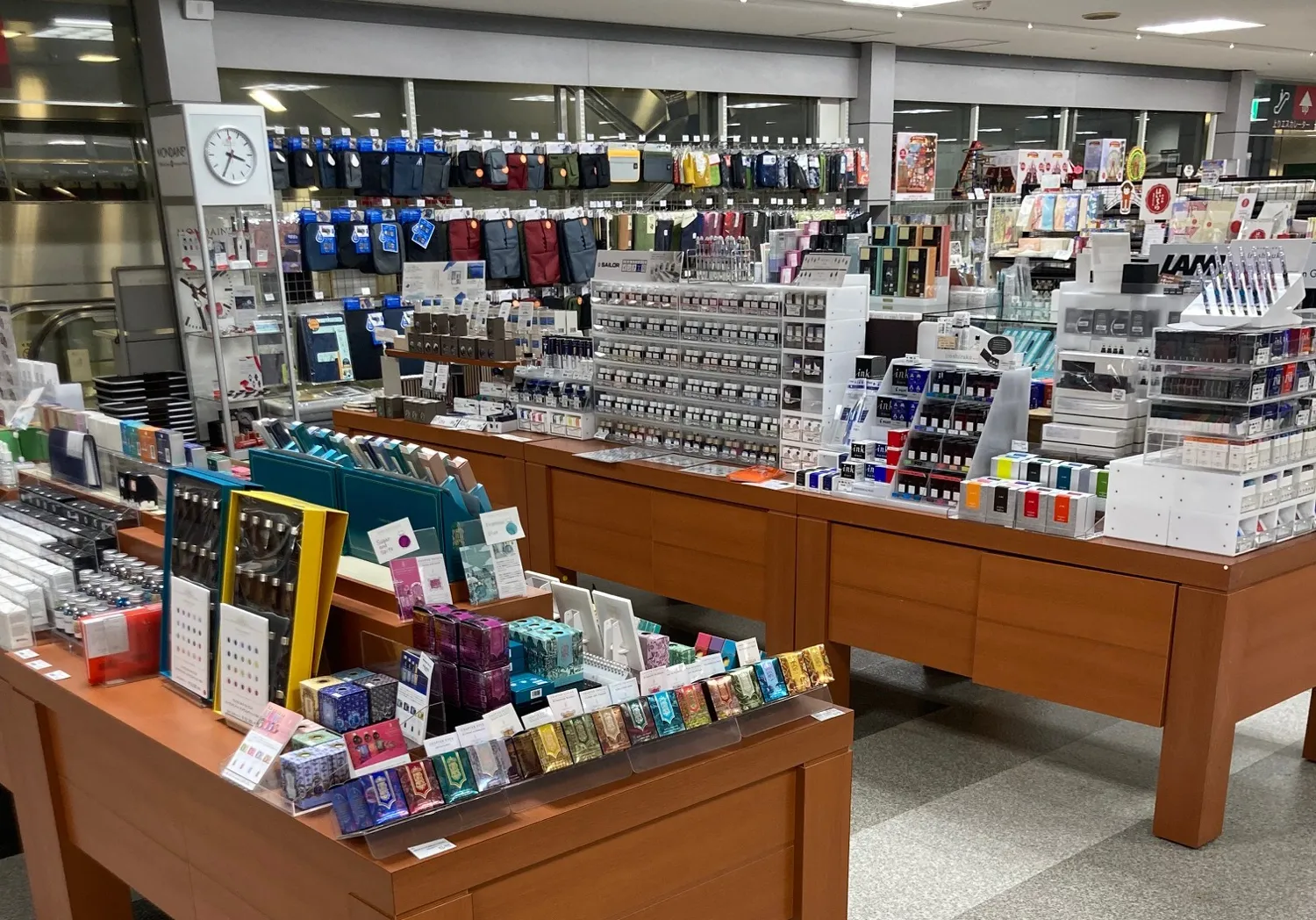 大丸藤井セントラルの店内