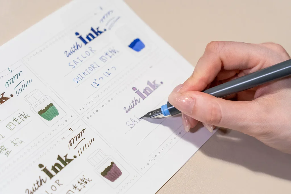 実際に見本帳を作っている様子