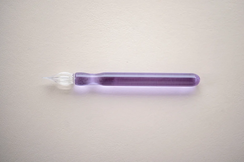 ガラスペンが置かれた写真