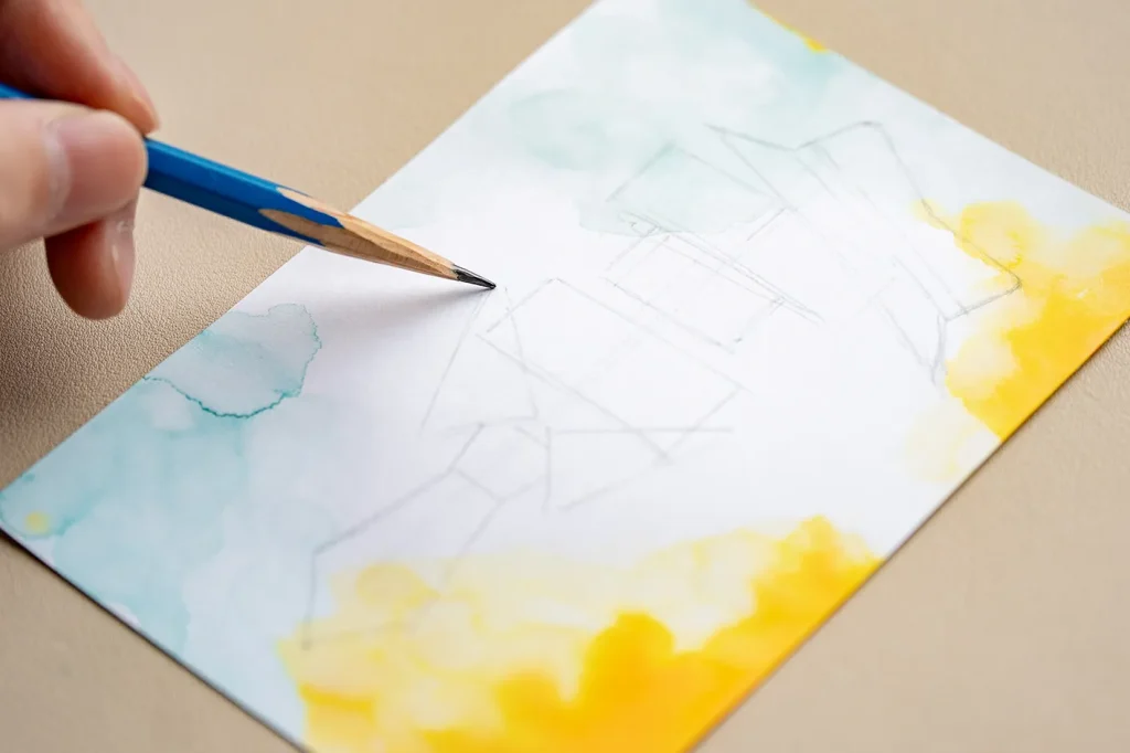 鉛筆で下書きをしている様子