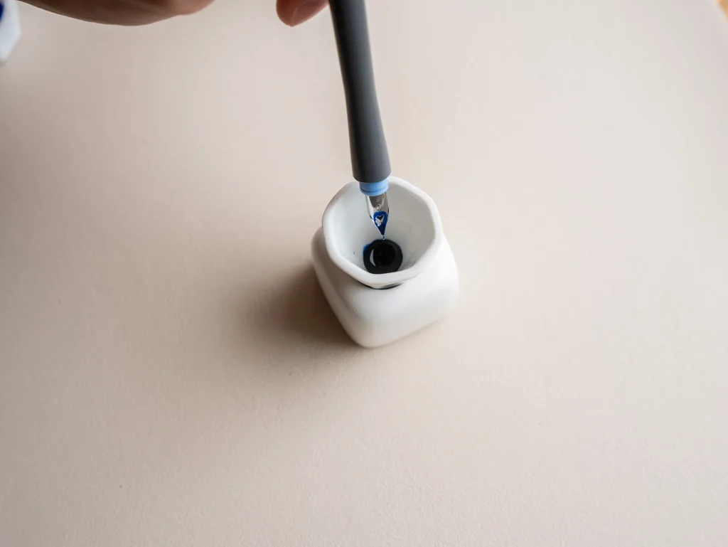 八角錘型 盛り塩用 小 約3.5cm(Seria)と歯ブラシスタンド 四角 ホワイト(DAISO)の使い方