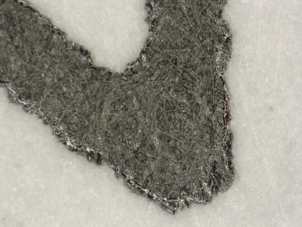 顔料インクの筆記線の拡大写真