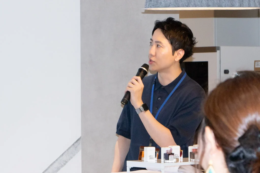 スタッフが説明を行なっている様子１